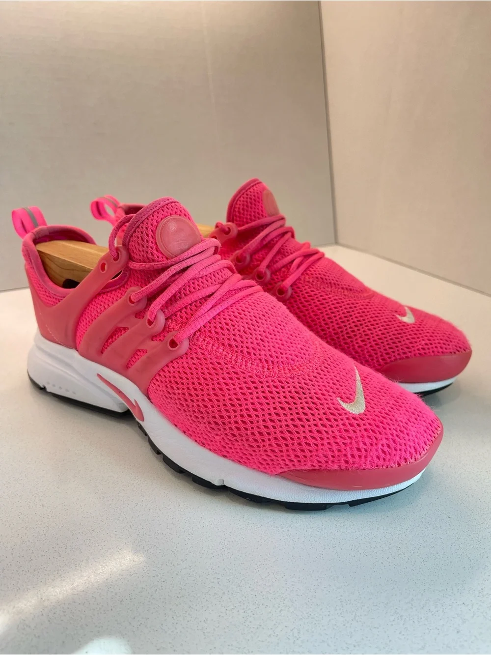 Nike Women’s Hot Pink Mesh Lace-Up Running Sneakers Size 6